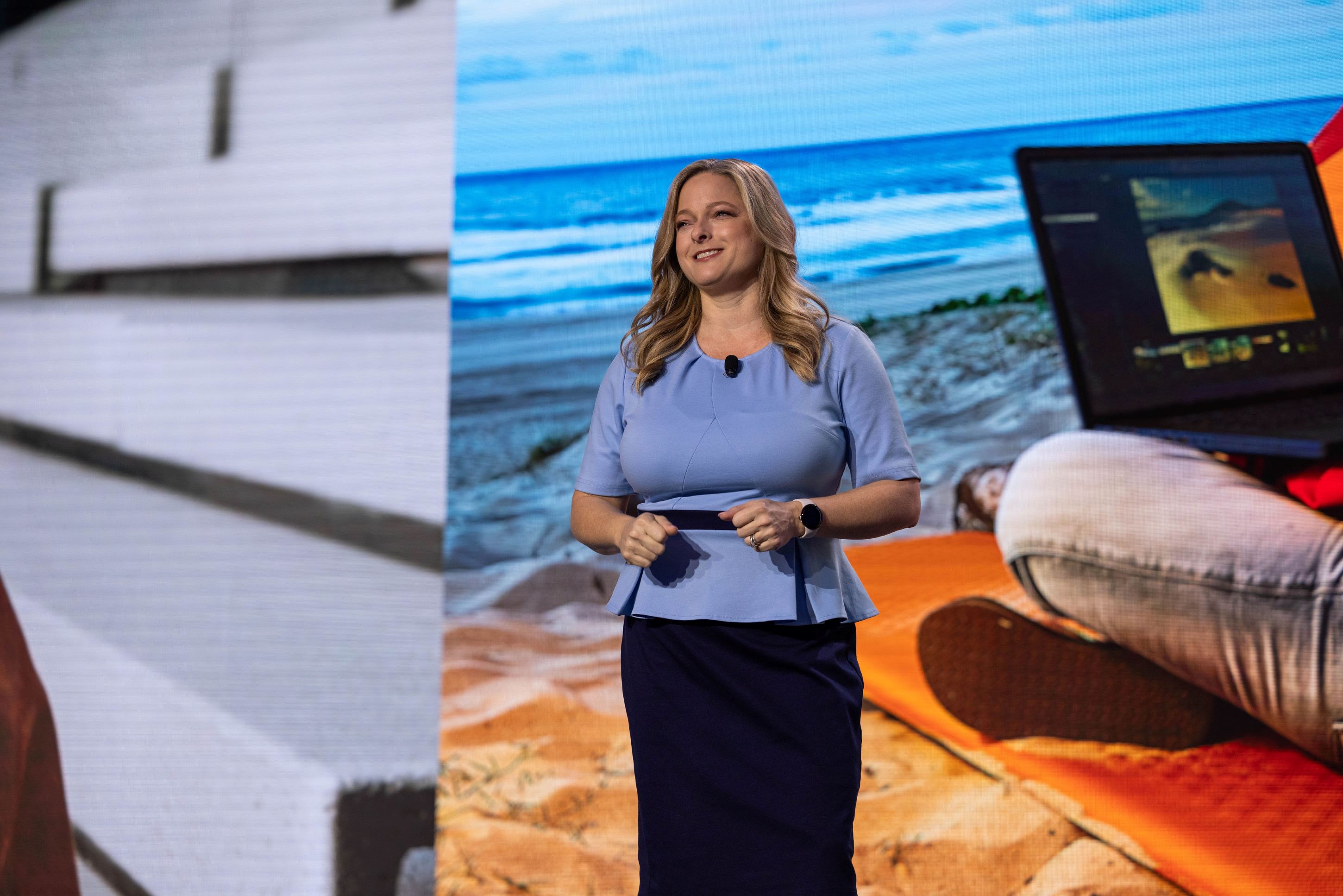 Slide /content/dam/qcomm-martech/dm-assets/images/company/news-media/media-center/press-kits/snapdragon-summit-2023/photo-gallery1/Day1Keynote-7.jpg?$QC_Responsive$&fmt=png-alpha