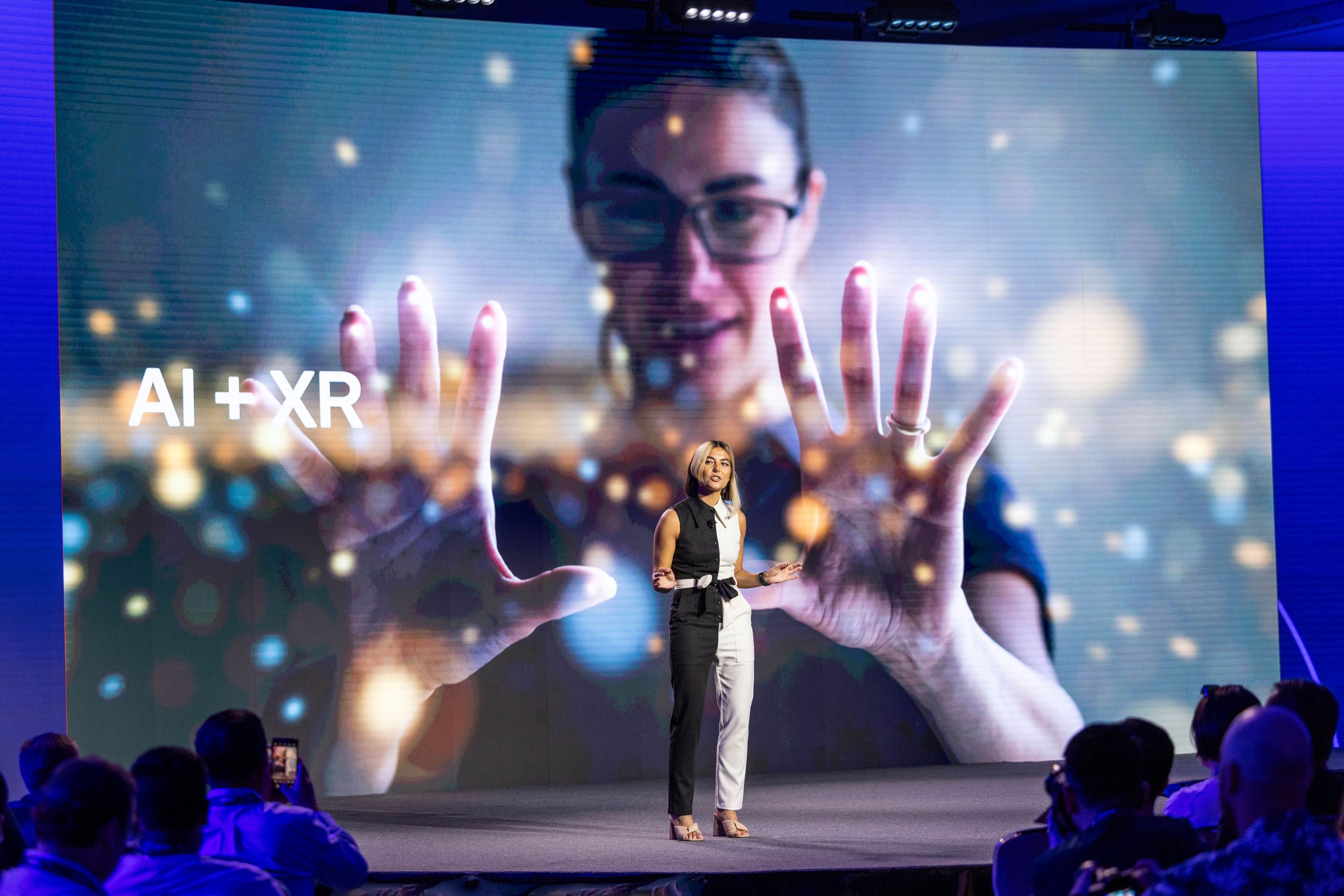 Slide /content/dam/qcomm-martech/dm-assets/images/company/news-media/media-center/press-kits/snapdragon-summit-2023/photo-gallery1/Day2-21.jpg?$QC_Responsive$&fmt=png-alpha