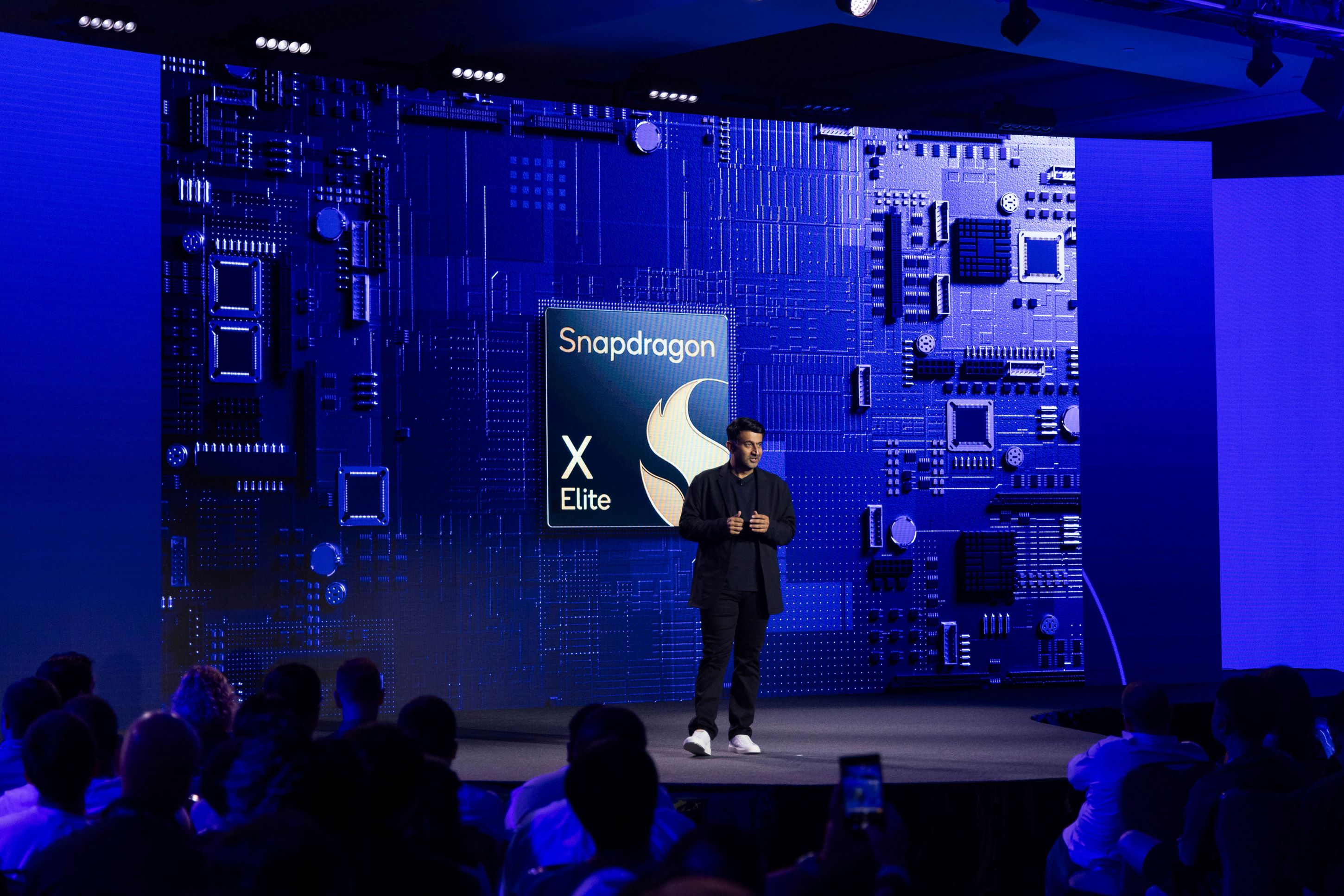 Slide /content/dam/qcomm-martech/dm-assets/images/company/news-media/media-center/press-kits/snapdragon-summit-2023/photo-gallery1/Day2-9.jpg?$QC_Responsive$&fmt=png-alpha